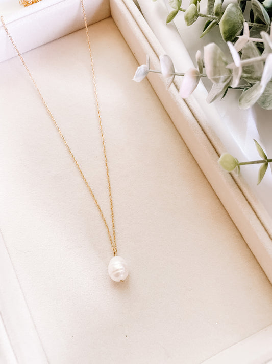 Luxe collection pearl pendant necklace