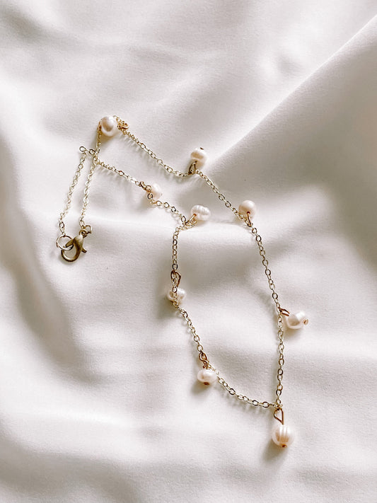 Crown of pearls necklace