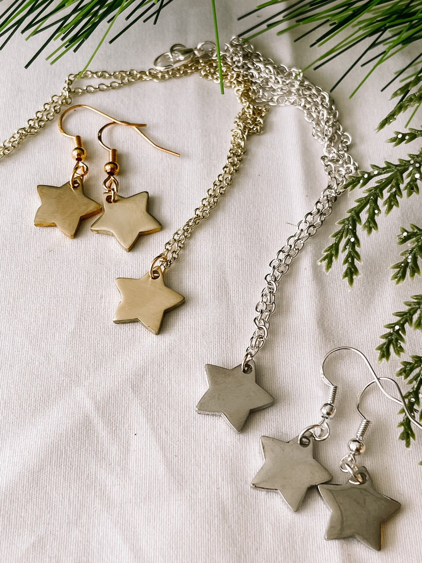 Big star charm necklace