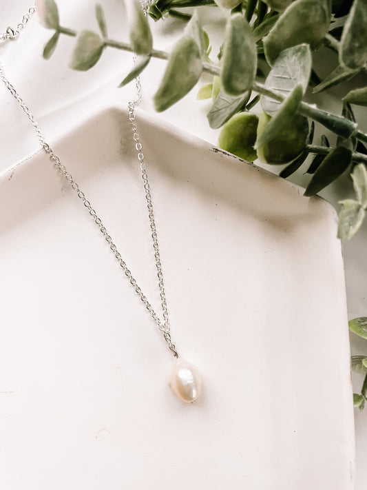 Pearl pendant necklace