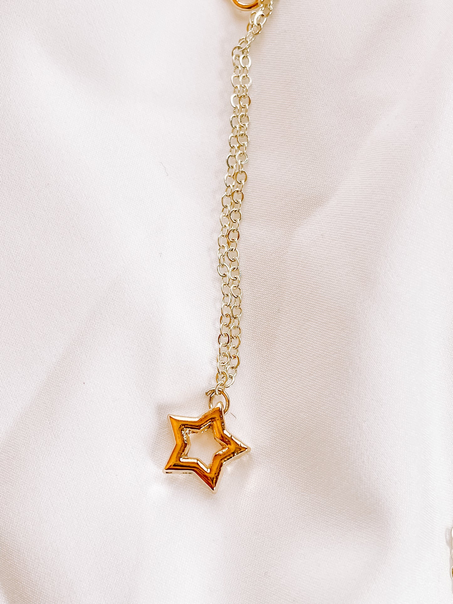 Cutout star charm necklace