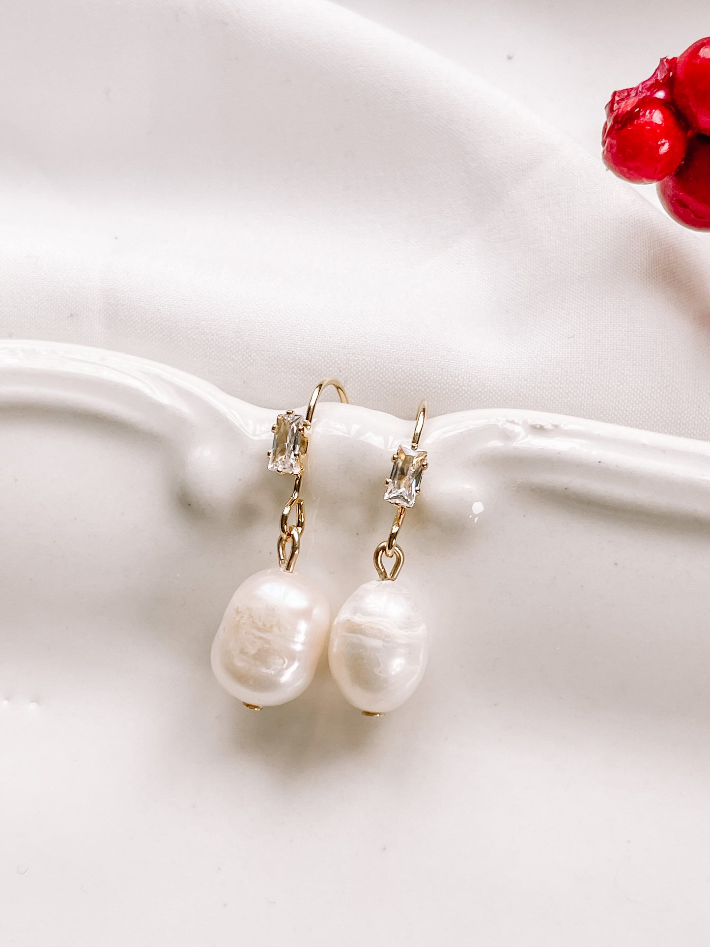 Staple pearl earrings