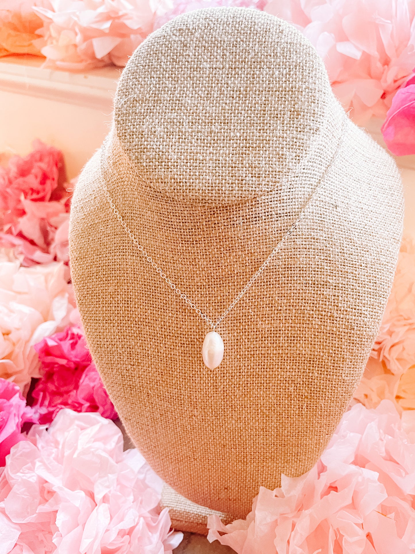 Pearl bar pendant necklace