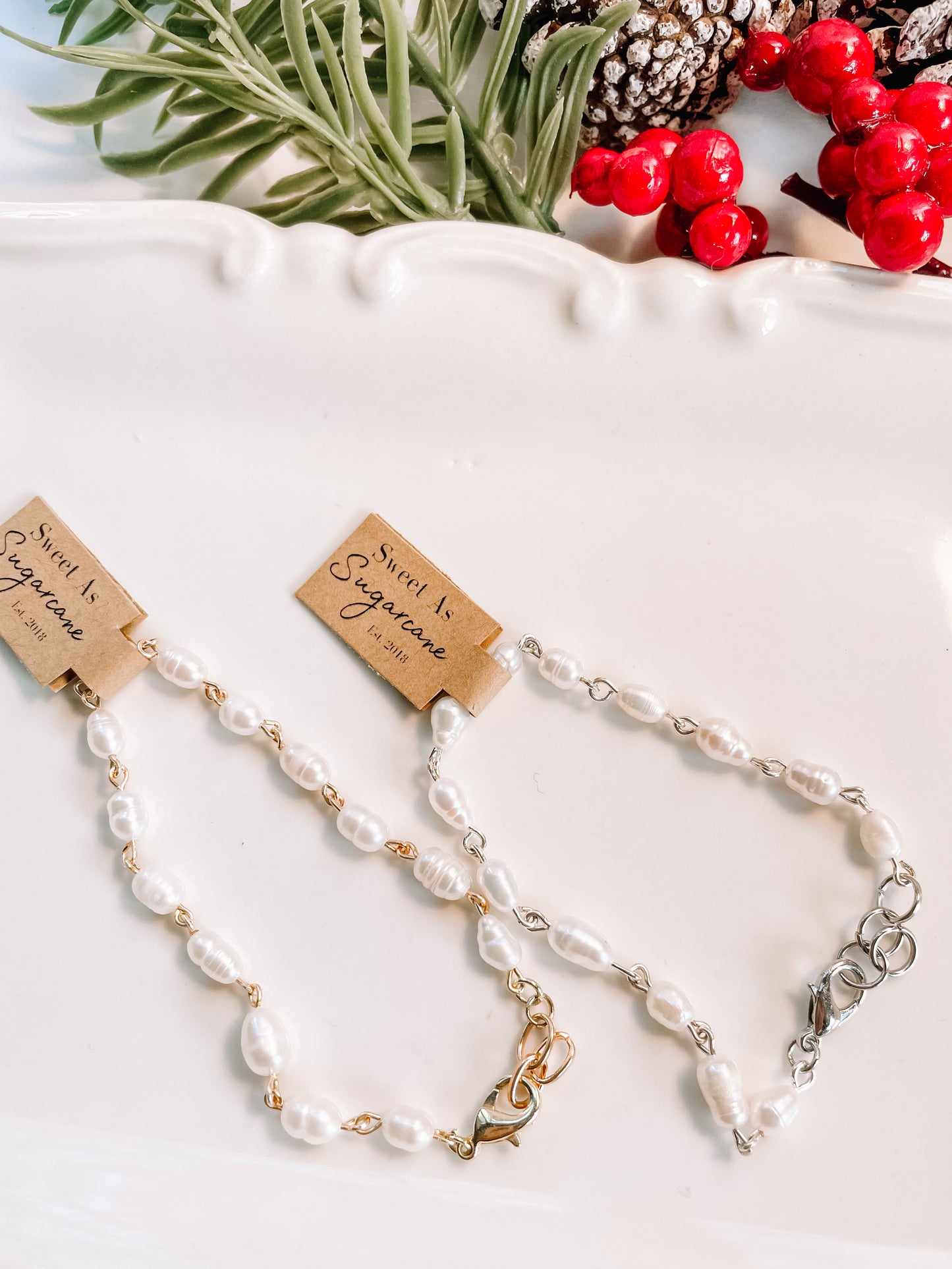 The staple pearl chain bracelet
