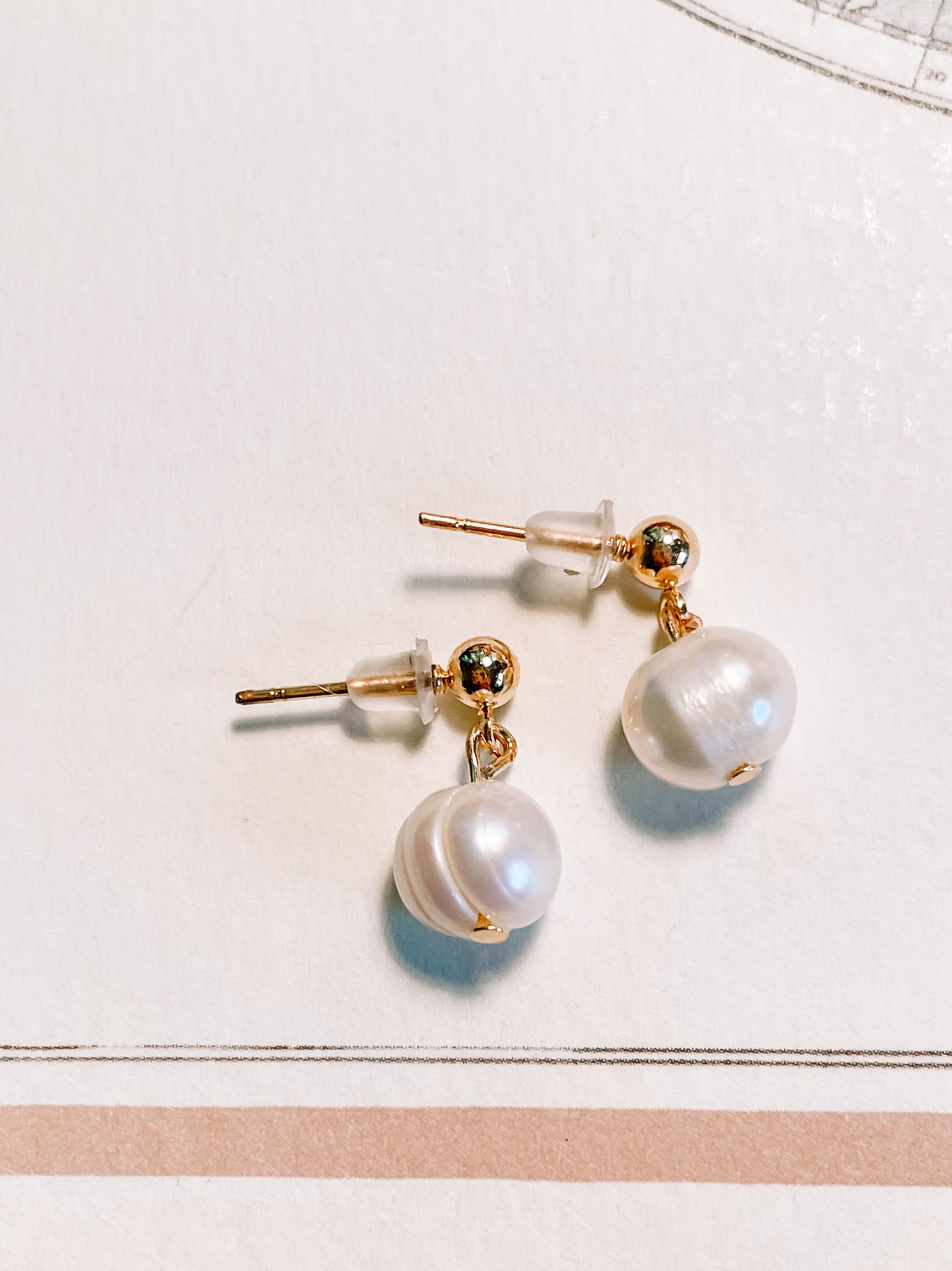 Maya pearl earrings